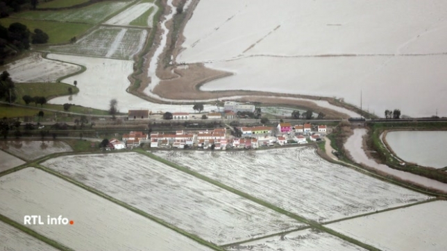 L'alerte rouge a été levée dans le Sud de l'Espagne après le passage de la dépression Leonardo. Il pleut encore, mais avec une intensité nettement moindre. Une personne est portée disparue, sans compter un décès recensé au Portugal.