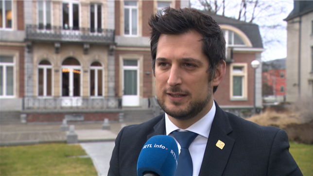 Le gouvernement wallon a refusé la taxe communale de 3 euros par passager que la Ville de Charleroi voulait imposer à l’aéroport de Brussels South Charleroi Airport, estimant qu’elle risquait de nuire à l’activité économique de l’aéroport.