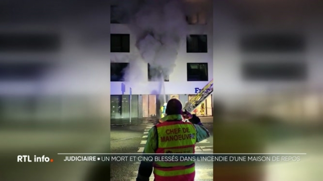 Une personne a perdu la vie dans l'incendie d'une maison de repos du centre de Liège, et trois autres ont été blessées, dont deux étaient dans un état grave hier soir. Le feu serait parti d'une chambre, et il appartient désormais aux experts d'en déterminer les causes.