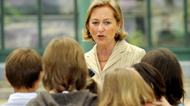 20090610 - BRUSSELS, BELGIUM: Queen Paola of Belgium pictured during the annual awards ceremony of the Queen Paola Prize for Education, Wednesday 10 June 2009, at the Royal Castle in Laeken/Laken, Brussels. BELGA PHOTO DIRK WAEM