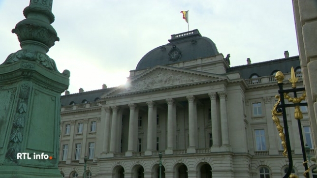 Un courriel datant de 2011, évoquant un prétendu « bonjour » de la reine Paola à Jeffrey Epstein, circule depuis quelques jours. Le Palais a réagi immédiatement : cette information est fausse. Paola n'était pas présente à Davos cette année-là.