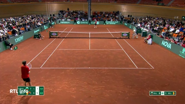 Raphaël Collignon a offert le premier point en maîtrisant le jeune Bulgare Alexander Vasilev 6-3, 6-3. Dans la foulée, Alexander Blockx a signé un retour incroyable alors qu'il était mené, renversant Radulov pour porter le score à 2-0 pour la Belgique.
