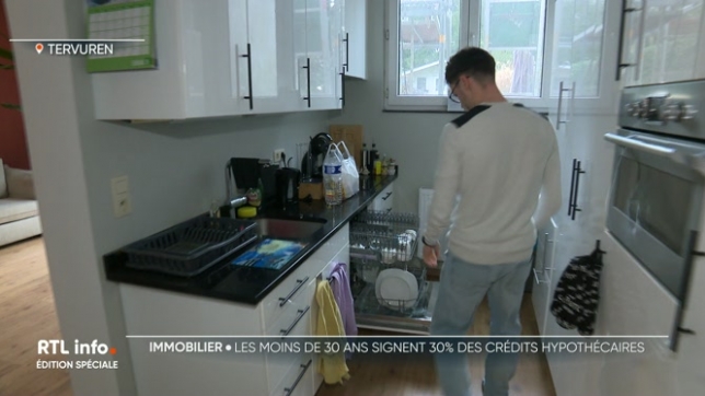 On les disait exclus du marché immobilier, pourtant les moins de 30 ans reviennent en force. Un crédit hypothécaire sur trois leur est accordé. Et pour les moins de 35 ans, c'est même un sur deux. Qui sont ces jeunes acheteurs qui défient les idées reçues ?