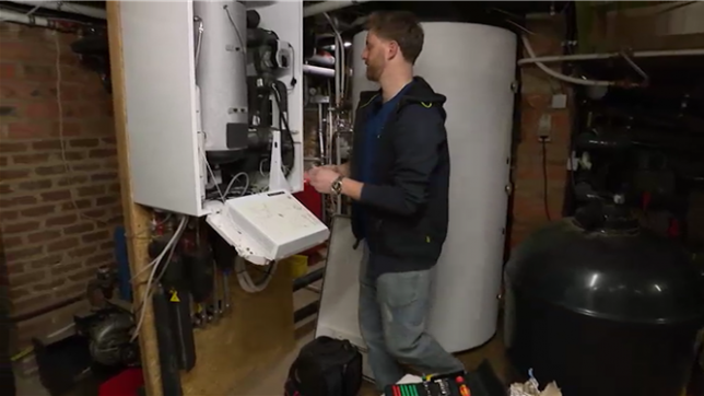 Il est parfois difficile de savoir quel est le juste prix lorsque l’on fait appel à un plombier dans l'urgence pour un petit ou un gros tracas. Combien devriez-vous débourser en moyenne pour ce type d’intervention parmi les plus courantes ? Nous avons posé la question à deux professionnels.