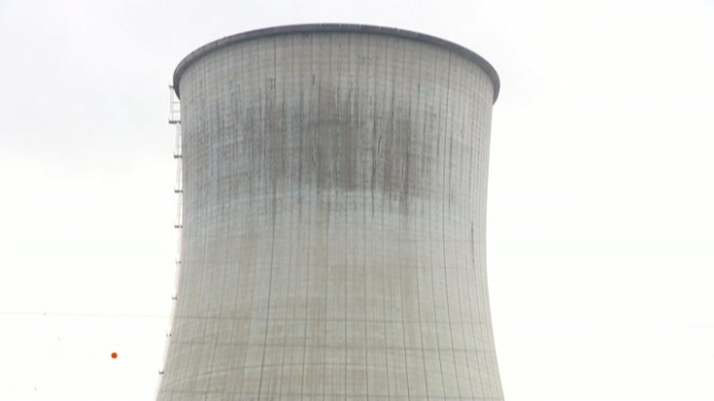 Plusieurs associations ainsi que la ville de Huy ont déposé un recours contre la démolition de 2 tours des centrales nucléaires de Thange. Elles s'opposent à la demande d'un permis faite par Engie-Electrabel car cette démolition acterait la fin définitive du nucléaire à Tihange.