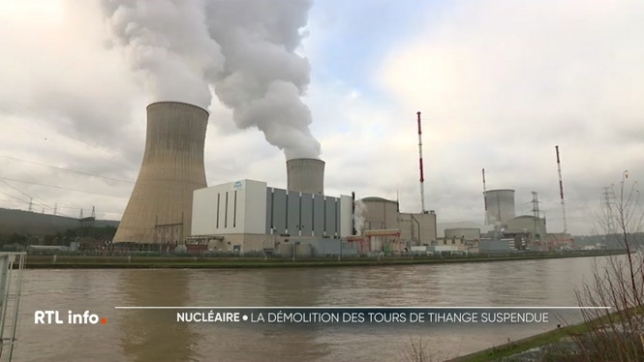 La démolition des tours de refroidissement de 2 centrales nucléaires de Tihange a été suspendue. Le recours, déposé par la ville de Huy et des citoyens, a été jugé recevable, et le processus est donc gelé. Les plaignants estiment que cette destruction acterait la fin du nucléaire à Tihange.
