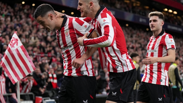 Les joueurs de l’Athletic Club célèbrent un but.