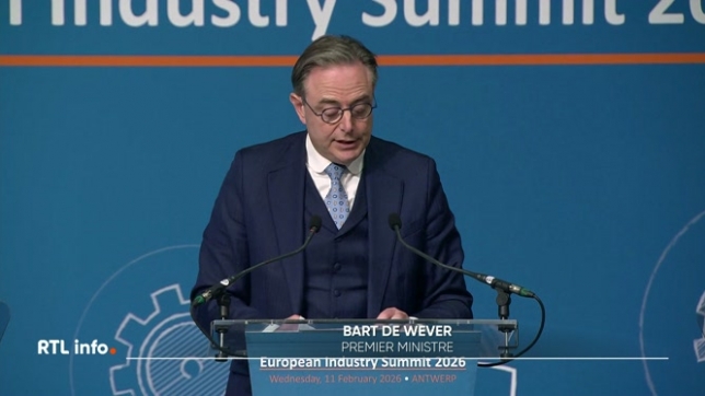 Plus de 1000 chefs d'entreprise et des leaders européens se sont réunis en vue d'une relance de la compétitivité européenne, sous l'égide de Bart De Wever. La présidente de la Commission Européenne était présente à la réunion.