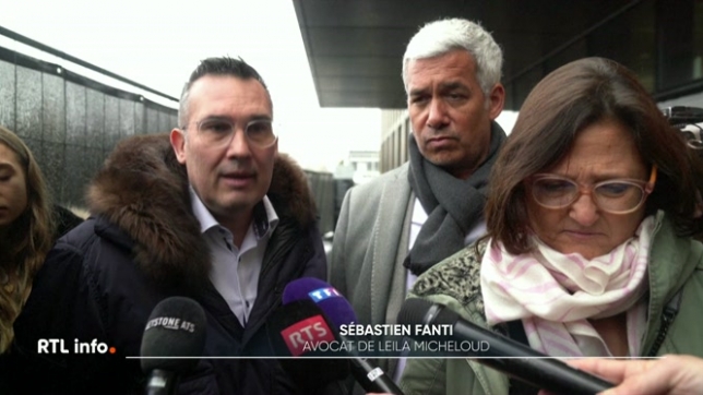 Le patron du bar Le Constellation, poursuivi notamment pour homicides par négligence après le drame de Crans-Montana, a été à nouveau auditionné. Lors de la pause, la mère de deux victimes s'est entretenue avec le couple de propriétaires.