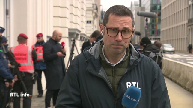 Le gouvernement fédéral se réunit ce vendredi pour réexaminer plusieurs dossiers importants, dont la réforme de la TVA,vivement critiquée par le Conseil d'Etat. Mathieu Col fait le point en direct sur les alternatives possibles à cette réforme.