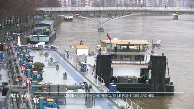 Une péniche a percuté un pont sur la Meuse ce matin, l'accident n'a fait aucun blessés mais des conséquences importantes sur le trafic fluviale durant une grande partie de la journée.