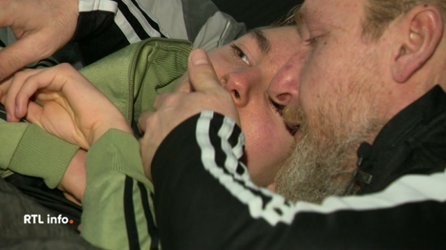 Les aidants proches ne seront pas exclus le 1er mars à condition de se signaler. Le gouvernement leur accordera alors un sursis d'un an ainsi que des allocations journalières plus élevées, une mesure provisoire en attendant une véritable réforme.