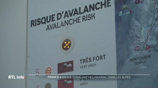 La tempête Nils a déposé près d'un mètre de neige, rendant le manteau particulièrement instable. Le risque d'avalanche est donc très élevé, surtout hors piste. Les stations appellent les skieurs à la plus grande prudence.