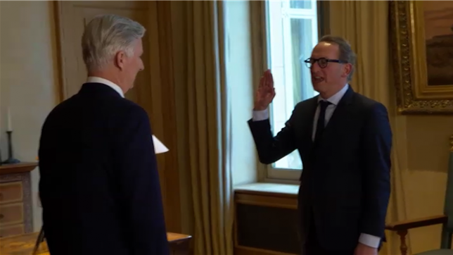 Le nouveau ministre-président Boris Dilliès prète serment devant le Roi