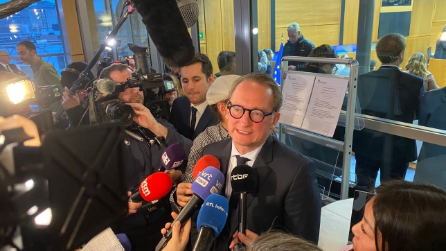 Boris Dilliès, interrogé après sa prestation de serment, au parlement bruxellois