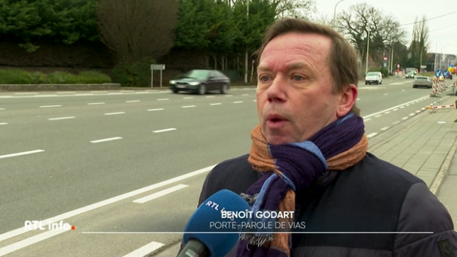 Dès aujourd'hui, tout usage du GSM au volant sur le territoire belge entraînera automatiquement le retrait du permis de conduire. L'alcool au volant sera aussi plus sévèrement réprimé.