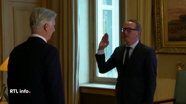 Le bourgmestre d'Uccle a prêté serment au palais royal, devant le roi Philippe, vers 10h du matin.