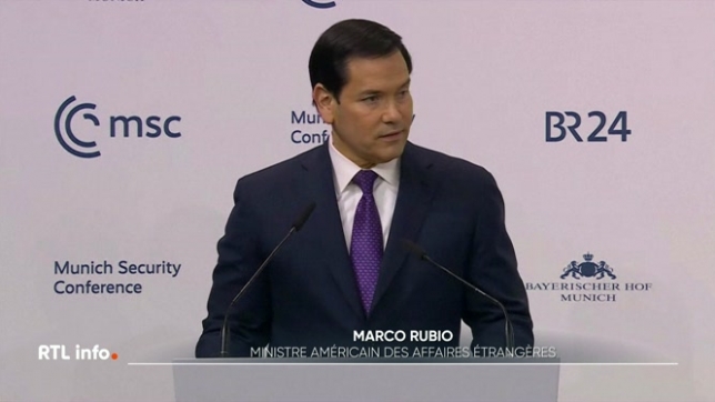 Le secrétaire d'Etat américain, en visite à Munich, a affirmé ne pas savoir si la Russie voulait vraiment la paix. Il promet une alliance renforcée à l'Europe, tout en appelant à repenser le rôle de l'ONU.