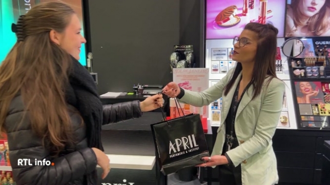 Malgré des prix qui n'ont cessé d'augmenter ces 5 dernières années, les ventes de parfums n'ont jamais été aussi bonnes.