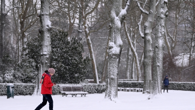 La neige devrait arriver dimanche après-midi.