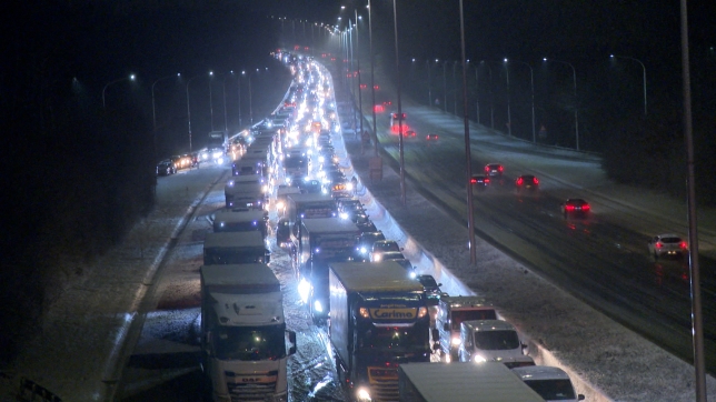 NEIGE NAMUR DEC.00_04_03_09.Still004.jpg