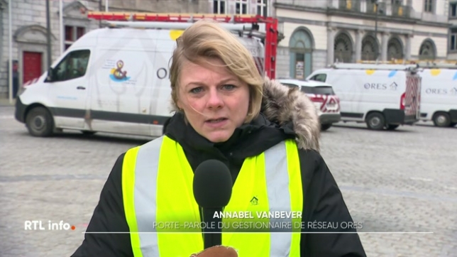 Invitée du RTL info 13h., Annabel Vanbéver, porte-parole d'ORES, explique que la panne a été causée par une pièce défaillante dans une cabine d'ORES. Pas de fuite, d'acte malveillant ou d'erreur humaine à l'origine de la panne qui a impacté 12.000 foyers.
