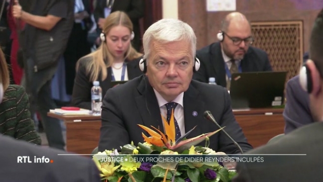 Dans le cadre de l'enquête pour blanchiment d'argent impliquant l'ancien commissaire européen Didier Reynders, on apprend que deux personnes de son entourage ont été inculpées. Il s'agit de Jean-Claude Fontinoy, son ancien bras droit, et d'Olivier Theunissen, antiquaire bruxellois.