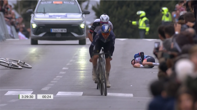 Clasica Jaen : grosse chute de Maxim Van Gils dans les derniers mètres de la course