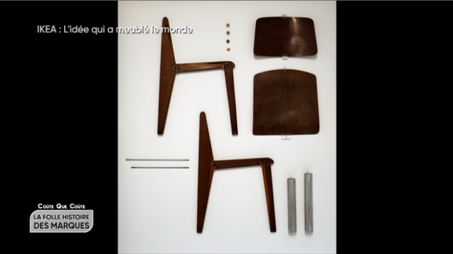 Souvent associée à l’invention du meuble en kit, IKEA n’en est pourtant pas à l’origine. Derrière cette “jolie histoire” racontée par la marque, se cache une réalité plus nuancée, où un designer français a joué un rôle clé bien avant les années 1950. Retour sur la folle ascension d’un géant mondial.