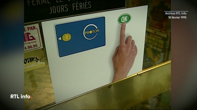 L'archive du jour doit nous rappeler quelques souvenirs bancaires de la fin du 20e siècle. Le 18 février 1995 était officiellement présenté Proton, un porte-monnaie électronique sous forme de carte de banque utilisé pour les petits achats.