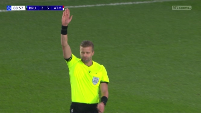 Ligue des Champions : le but de Tzolis qui fait 3-3 contre l'Atlético de Madrid