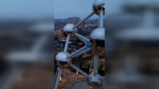 EW VIDEO BASE JUMP ATOMIUM SOURCE INSTAGRAM LE SAGE SICILIEN.00_00_11_21.Still004.jpg
