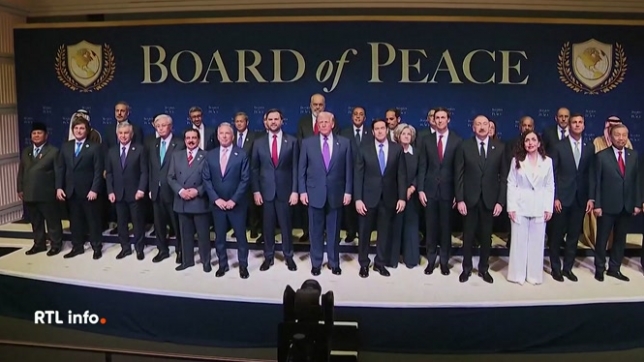 Trump a réuni à Washington son nouveau conseil de paix, chargé de reconstruire Gaza et, plus largement, de résoudre les conflits mondiaux, avec une contribution américaine annoncée de 10 milliards de dollars.