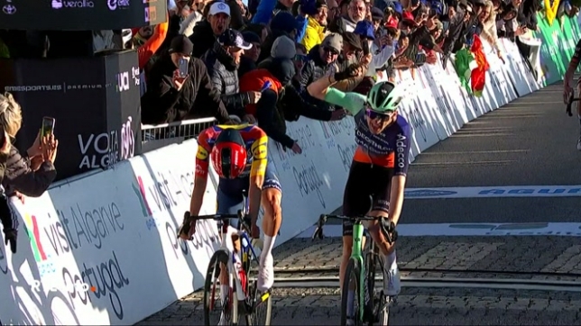 Paul Seixas, 19 ans, remporte la deuxième étape du Tour de l'Algarve grâce à une attaque décisive, signant son premier succès pro, tandis que Jarno Widar, premier Belge, prend la 19e place.