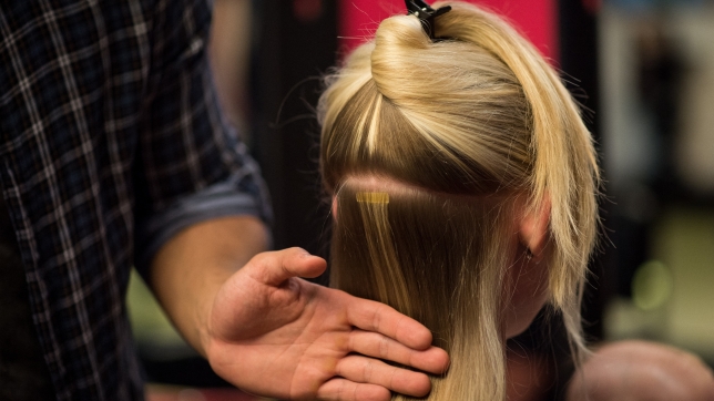Un salon de coiffure.