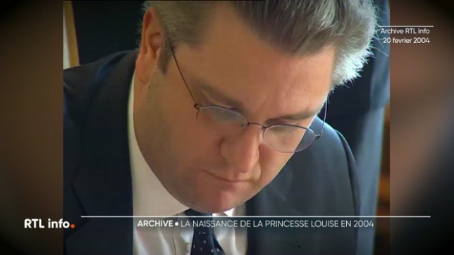 Notre archive du jour nous ramène en 2004 : le 20 février, Prince Laurent de Belgique annonçait officiellement la naissance de sa fille à la maison communale. La princesse Louise de Belgique venait tout juste de voir le jour.
