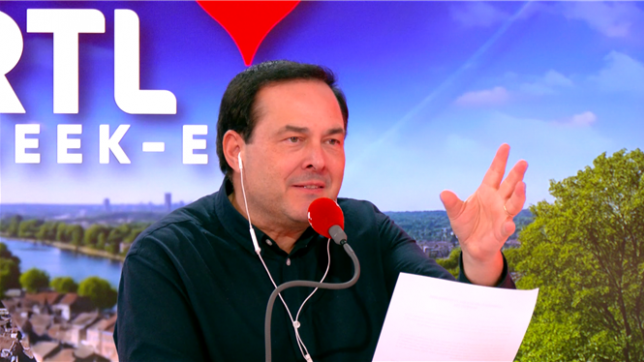 Au début des années 90, Stéphanie de Monaco a enregistré en toute discrétion un titre avec Michael Jackson. Une collaboration restée secrète pendant des mois et qui continue, aujourd’hui encore, de surprendre.