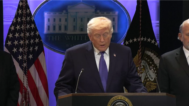 Donald Trump a qualifié de « profondément décevante » la décision de la Cour suprême des États-Unis annulant une grande partie de ses droits de douane et a exprimé sa « honte absolue » envers certains juges. En riposte, il a annoncé l’imposition d’un nouveau droit de douane « mondial » de 10 %.