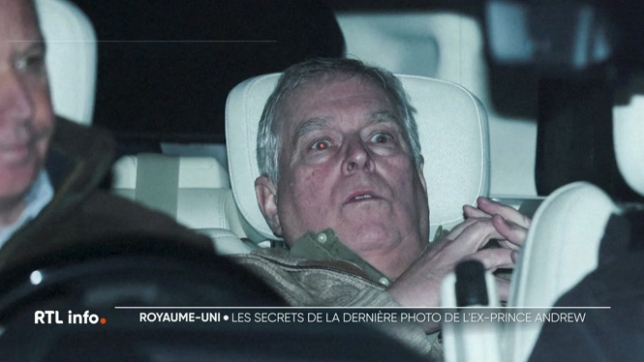 La photographie montrant Andrew Mountbatten-Windsor sortant du commissariat de police après sa garde à vue a fait le tour du monde et est un cliché devenu historique. Rencontre avec l'auteur de la photo.