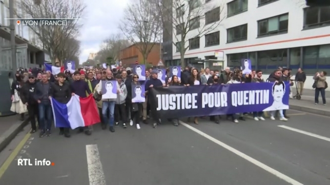 Environ 3.200 personnes ont marché cet après-midi à Lyon en mémoire de Quentin Deranque, militant d'extrême droite battu à mort par des militants de l'ultragauche. un imporant dispositif policier était mis en place mais tout s'est déroulé dans le calme malgré quelques tensions isolées.