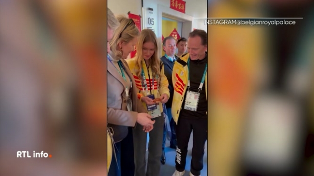 Les Jeux Olympiques d'hiver s'achèvent ce soir en Italie. La Belgique n'aura décroché qu'une seule médaille de bronze, ce qui est une déception. Le Roi, la Reine et la princesse Eléonore ont fait halte au village olympique et ont déjeuné avec quelques athlètes belges.