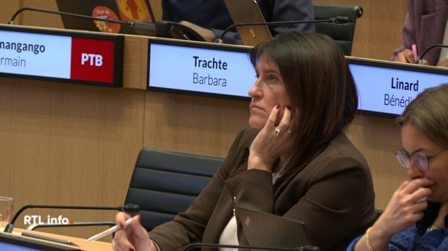 Le Parlement de la Fédération Wallonie-Bruxelles s'est prononcé sur la motion de méfiance déposée par le PS, Ecolo, le PTB et Libres contre la ministre des Médias. Jacqueline Galant avait rompu la confiance avec le parlement après son refus de répondre à des questions selon l'opposition.