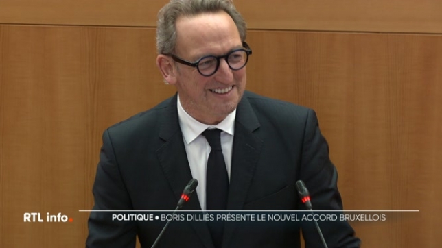 Le nouveau ministre-président a présenté la Déclaration de politique régionale sous la forme d'une feuille de route, vu l'ampleur du défi budgétaire et du temps imparti pour le réaliser. Boris Dilliès s'est exprimé en partie en néerlandais, affichant sa volonté de faire des efforts en la matière.