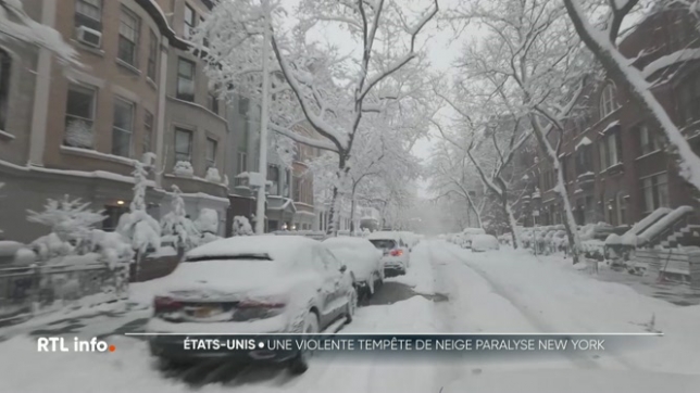 Plus de 40 millions de personnes du nord-est des Etats-Unis affrontent une énorme tempête de neige qui a déjà mis à l'arrêt New York où les déplacements sont interdits et les établissements scolaires fermés. Le maire Zohran Mamdani a averti de l'ampleur inédite de cette nouvelle tempête hivernale.