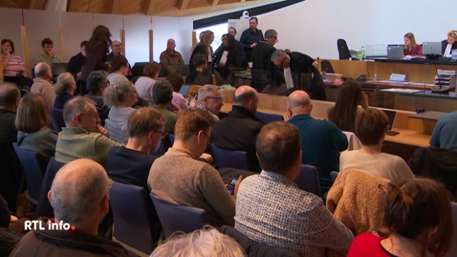 1 400 riverains d'une usine chimique poursuivent l'entreprise 3M en justice. Ils lui reprochent de les avoir exposés, pendant des années, aux rejets de composants de la famille des P-FAS. Les plaignants réclament, chacun, 20 000 euros de dommages et intérêts provisionnels.