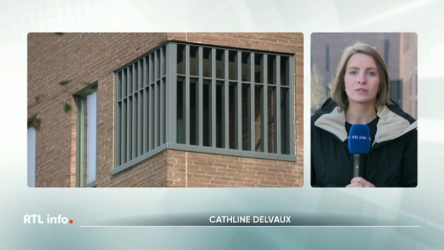 C'est une nouvelle agression qui illustre encore un peu plus les tensions entre gardiens et détenus. Hier, deux gardiens ont été agressés et blessés par un détenu à la prison de Haren, en région bruxelloise. Le point en direct de Cathline Delvaux.