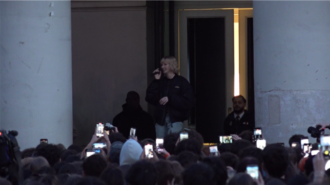 La chanteuse a organisé un événement à la place de la monnaie, à Bruxelles, pour présenter son dernier single.