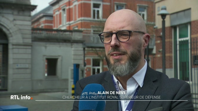 La défense prévoit des batteries dont chaque missile vaut près d'un million d'euros, pour défendre les ports d'Anvers et de Zeebruges en cas d'attaque.