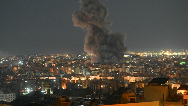 De la fumée après une frappe israélienne sur Beyrouth