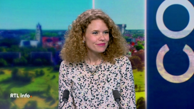 Invitée du RTL info 13h., Julie Frère, porte-parole de Testachats, explique quels sont les droits des passagers bloqués en raison de l'annulation des vols par différents compagnies aériennes à la suite de guerre en Iran. Que recommander aux Belges pour les futures vacances de printemps ?